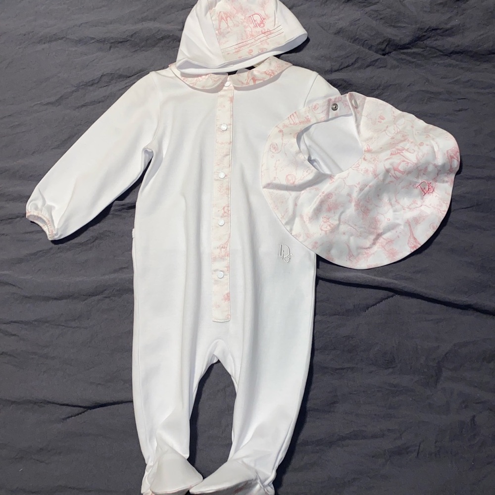 Brand new dior babygirl set never used! With tags and all size 3 months